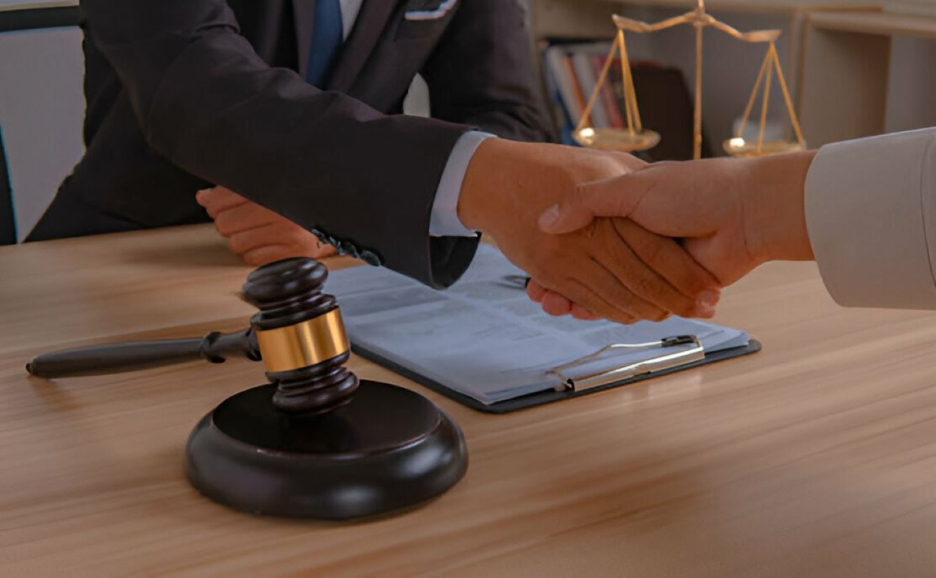 a guide to finding your ideal personal injury lawyer